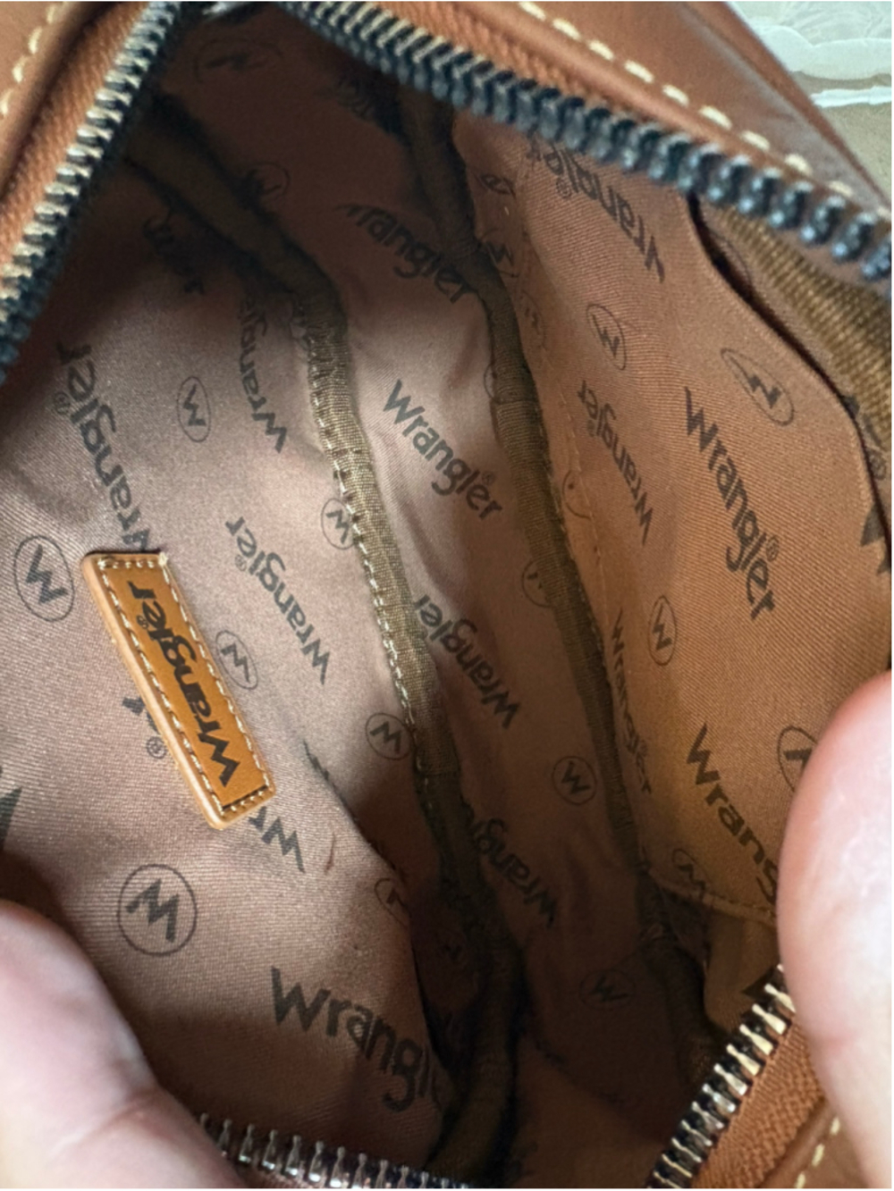 Wrangler NWT Leopard Crossbody Bag Guitar Strap Western Purse - Picture 6 of 8